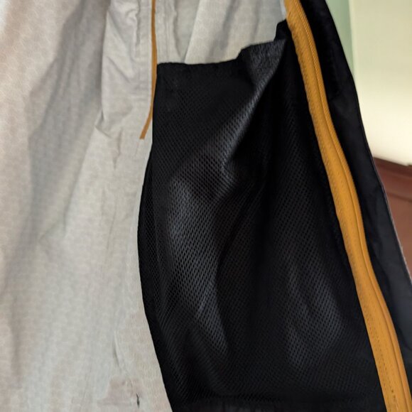 The North Face Men's Hooded Rain Jacket- Size L - Picture 6 of 6